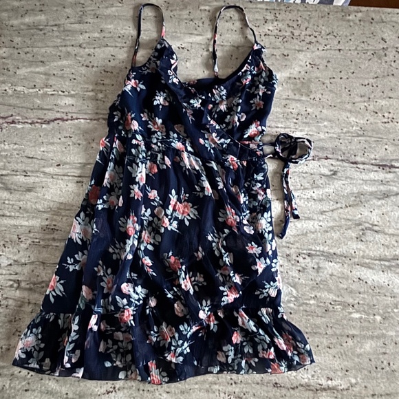 Abercrombie and Fitch Womens Floral Navy Backless Wrap Dress - Size M - Picture 1 of 6